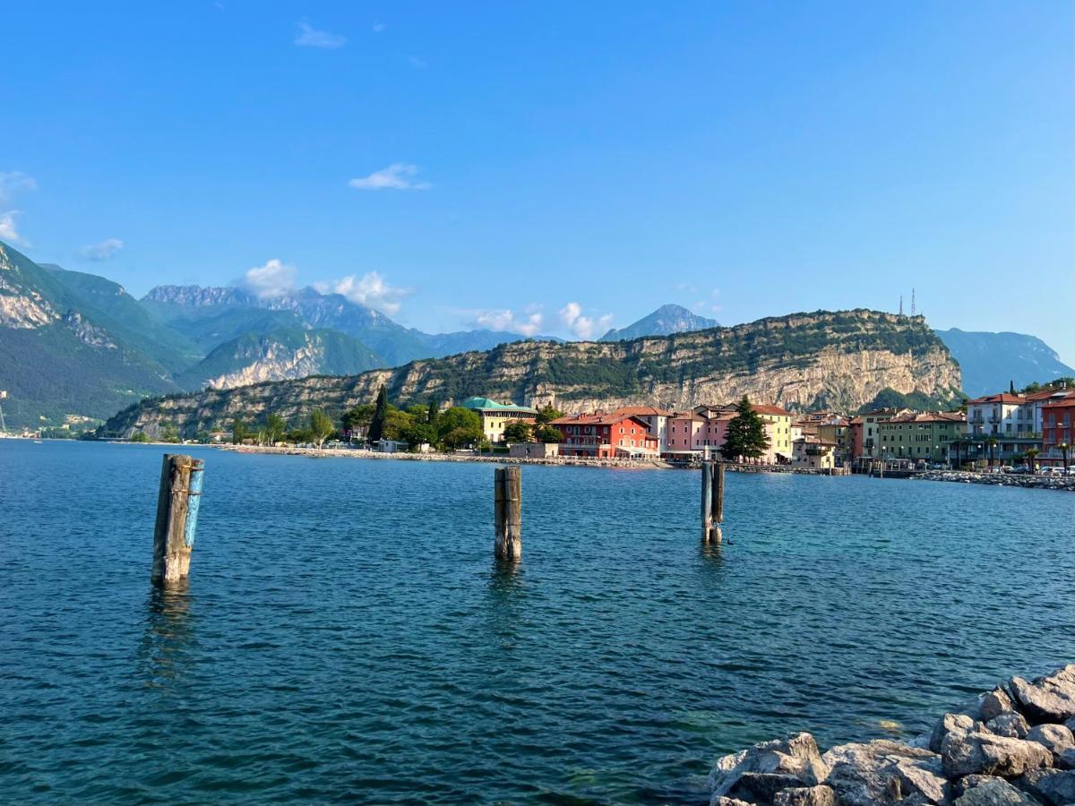 G-House Modernes Apartment Mit Tollem Ausblick Riva del Garda Exteriör bild
